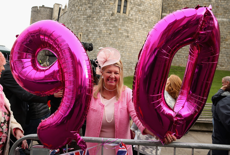 Illustration for article titled Enthusiasts Greet Queen Elizabeth II on Her 90th Birthday